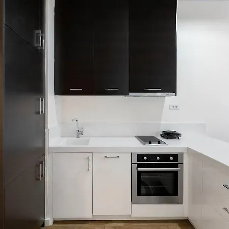 Urban Cozy One Bedroom Apartment *